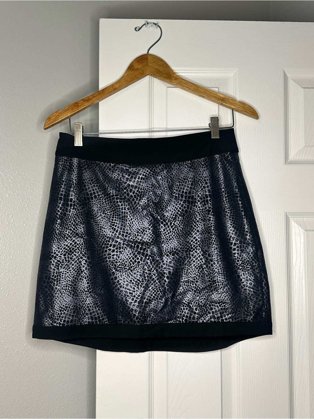 Maggie Lane NWT Golf Skort Black Snake Print Woven Size 0